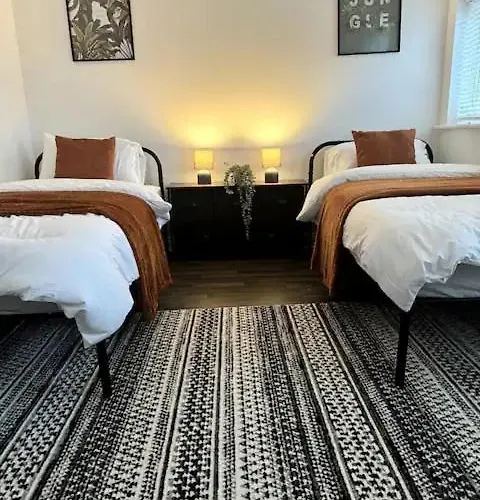 Modern Twin Near Ancoats & Etihad Stadium *