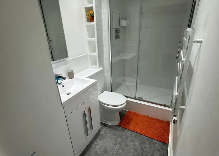 Modern Twin Near Ancoats & Etihad Stadium *