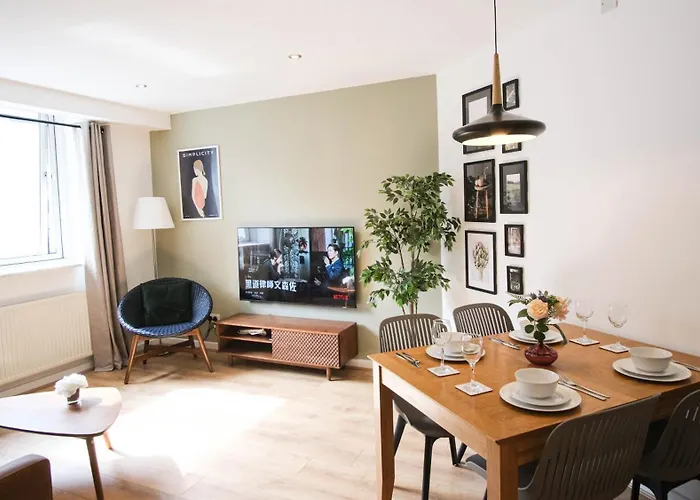 Modern & Premium 2br 2ba Center