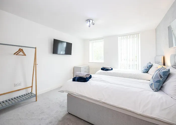 Near Centre, Etihad, Coop Live * مانشستر