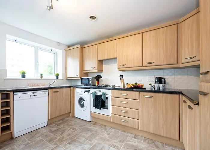 Near Centre, Etihad, Coop Live * مانشستر