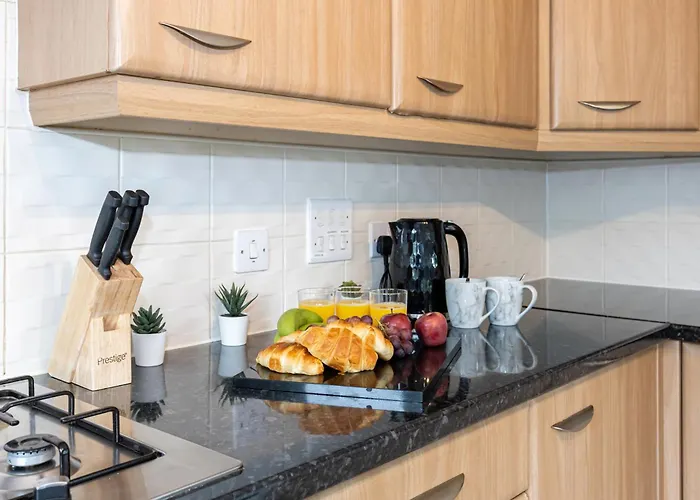 Near Centre, Etihad, Coop Live * Manchester