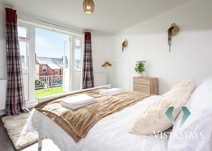 Spacious 5bdr House By Vista Short Lets & Serviced With Free Wifi, Parking & Netflix Mánchester