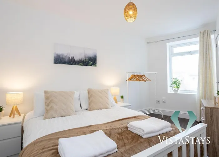 Spacious 5bdr House By Vista Short Lets & Serviced With Free Wifi, Parking & Netflix Сasa de vacaciones