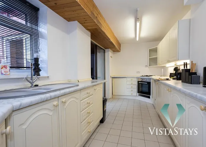 Сasa de vacaciones Spacious 5bdr House By Vista Short Lets & Serviced With Free Wifi, Parking & Netflix