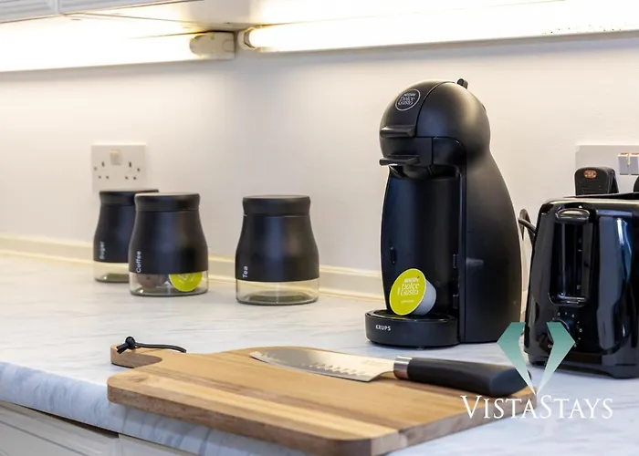 Spacious 5bdr House By Vista Short Lets & Serviced With Free Wifi, Parking & Netflix