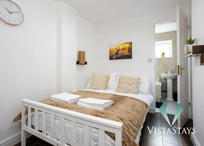 Spacious 5bdr House By Vista Short Lets & Serviced With Free Wifi, Parking & Netflix Hébergement de vacances