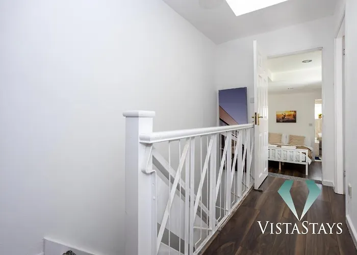 Hébergement de vacances Spacious 5bdr House By Vista Short Lets & Serviced With Free Wifi, Parking & Netflix Manchester