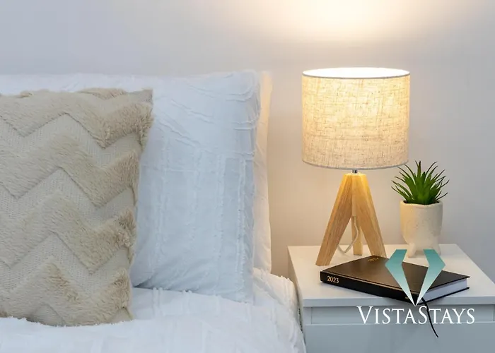 펜션 Spacious 5bdr House By Vista Short Lets & Serviced With Free Wifi, Parking & Netflix 맨체스터