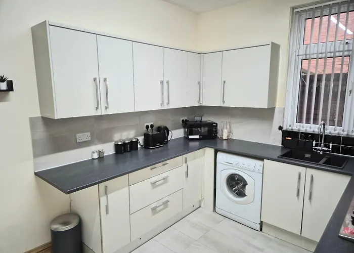 In 6 Minutes Drive To Victoria Station 民宿