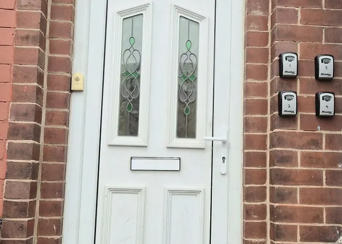 In 6 Minutes Drive To Victoria Station Manchester