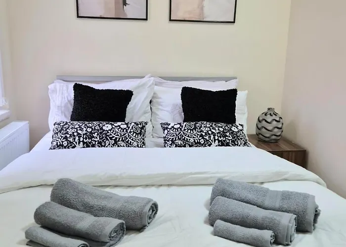 In 6 Minutes Drive To Victoria Station * Manchester