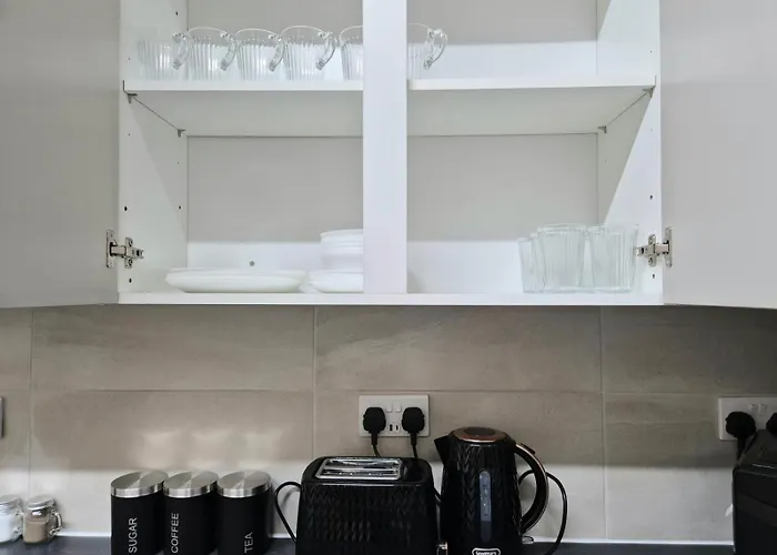 In 6 Minutes Drive To Victoria Station