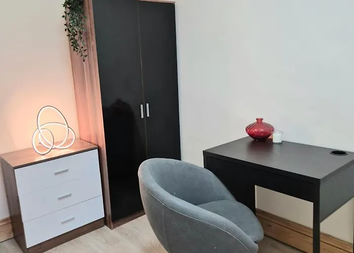 In 6 Minutes Drive To Victoria Station Pansiyon