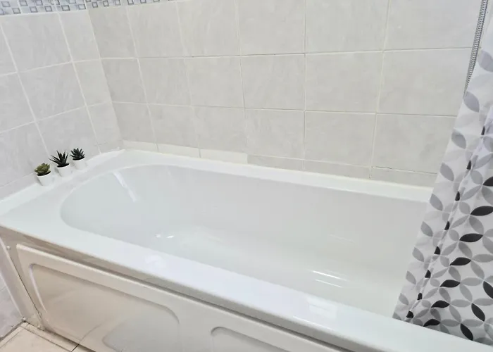 In 6 Minutes Drive To Victoria Station Ubytování v soukromí *