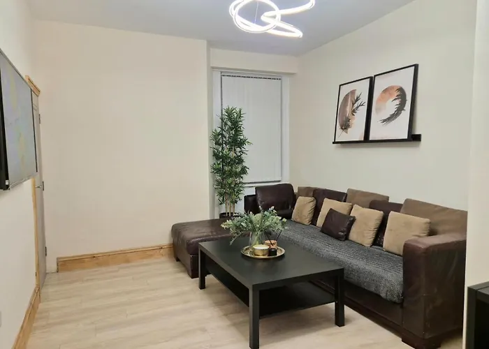 In 6 Minutes Drive To Victoria Station Pansiyon Manchester