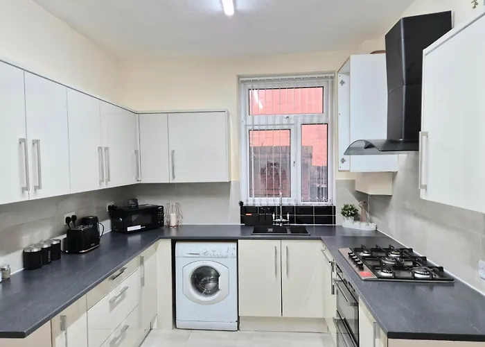 In 6 Minutes Drive To Victoria Station * Manchester