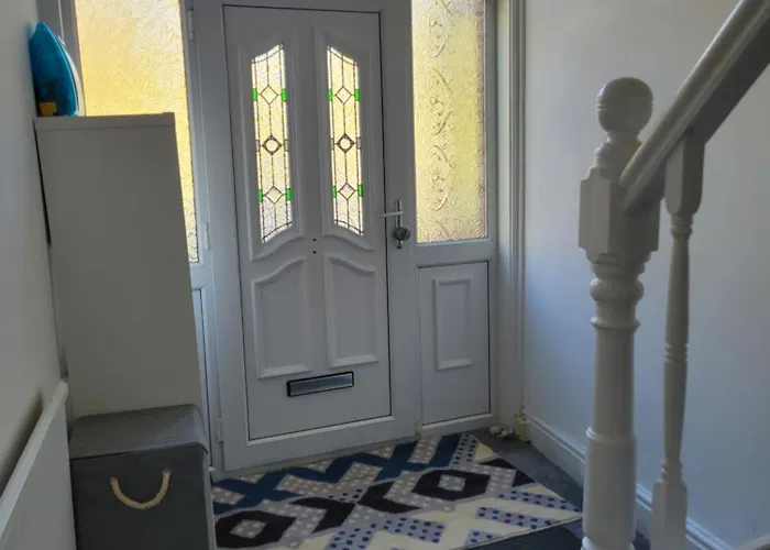 A Quiet & Comfortable 4 Bedroom House * Manchester