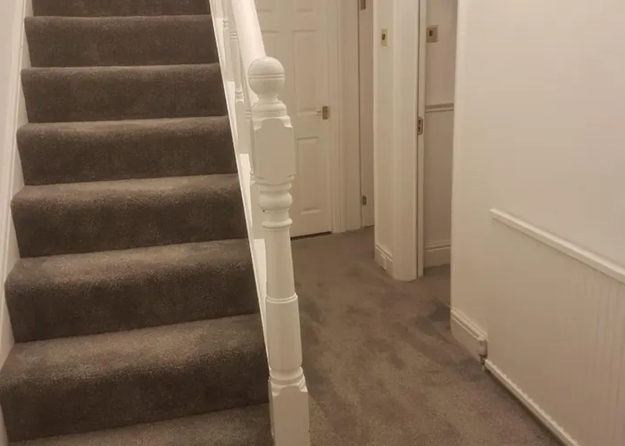 A Quiet & Comfortable 4 Bedroom House * Manchester