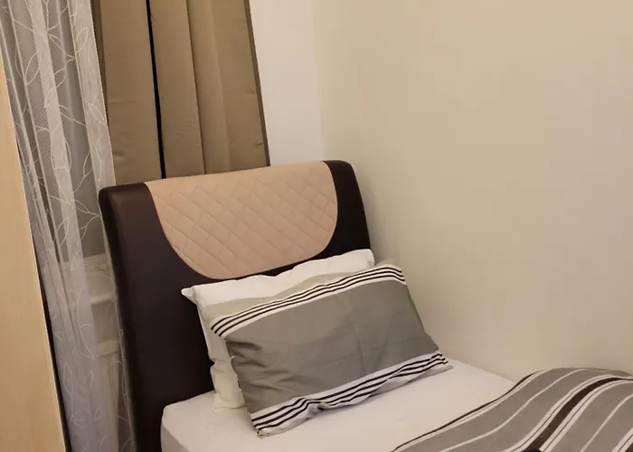 A Single Cosy In 4 Bedroom ホームステイ *