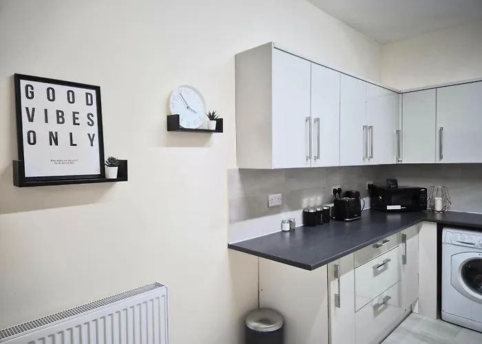 In 6 Minutes Drive To Victoria Station *