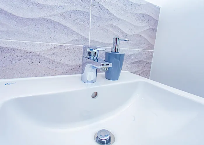 The Edge - Enjoy A Luxury