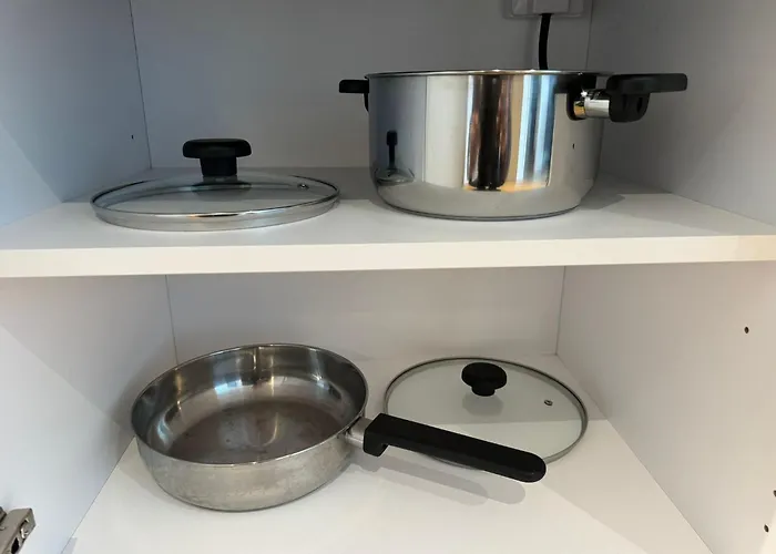 Penthouse Height Flat, View Balcony, Quiet, Free Wifi, Gym & Minimalistic Apartment