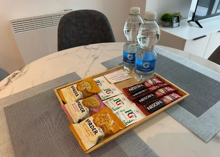 Penthouse Height Flat, View Balcony, Quiet, Free Wifi, Gym & Minimalistic *