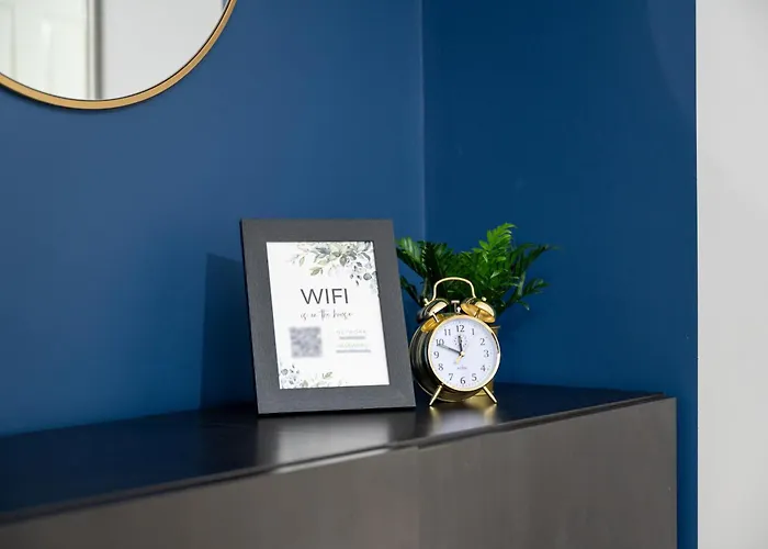 Modern 2 Bed With Driveway Near Coop Live & Etihad Stadium , Sleeps 5 , Self Checkin And Free Parking