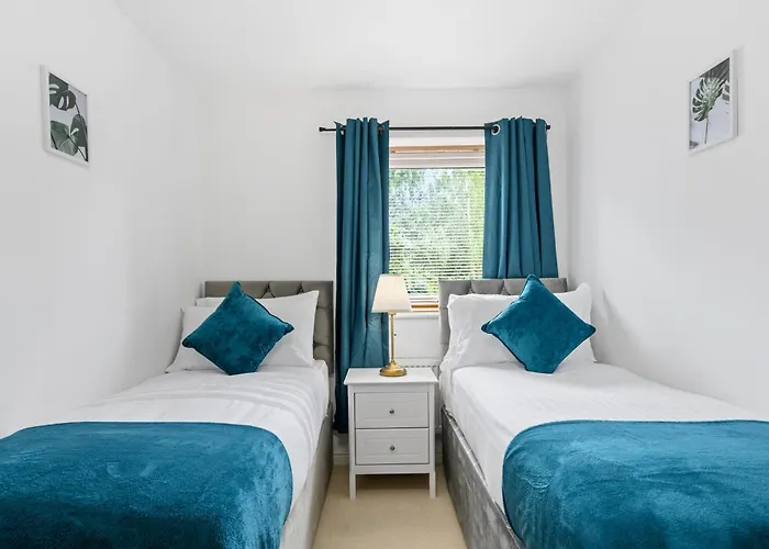 Modern 2 Bed With Driveway Near Coop Live & Etihad Stadium , Sleeps 5 , Self Checkin And Free Parking Dom wakacyjny