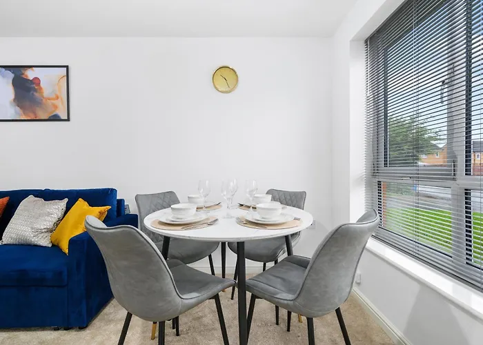 Modern 2 Bed With Driveway Near Coop Live & Etihad Stadium , Sleeps 5 , Self Checkin And Free Parking * マンチェスター