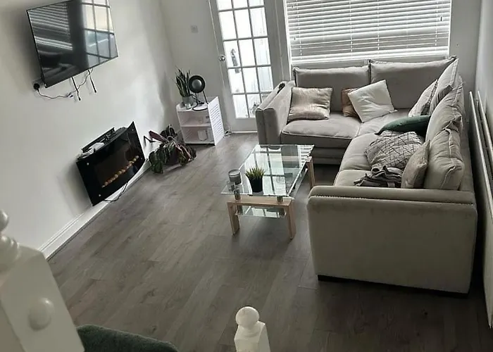 Yourlinkshouse Close To Etihad & Coop Live Arena - Sleeps 4