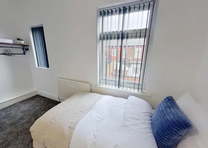 Сasa de vacaciones Elegant 2 Bed House Near Centre *