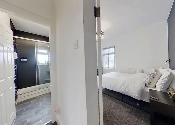 Elegant 2 Bed House Near Centre Nyaraló