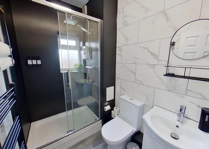 Elegant 2 Bed House Near Centre Сasa de vacaciones *