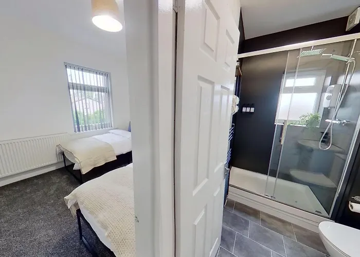 Feriehus Elegant 2 Bed House Near Centre