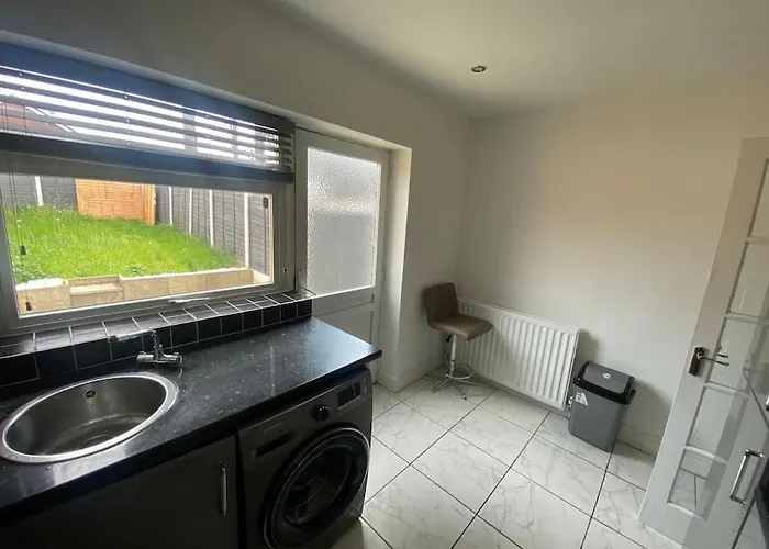 Yourlinkshouse Close To Etihad & Coop Live Arena - Sleeps 4 Сasa de vacaciones