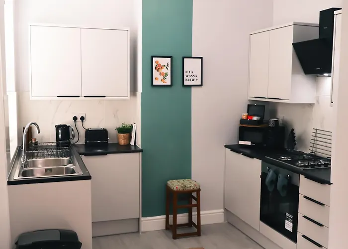 펜션 Spacious Stylish With Free Parking 10 Mins To Centre & Ao Arena Ideal For Groups & Long