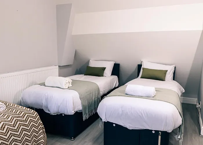 Spacious Stylish With Free Parking 10 Mins To Centre & Ao Arena Ideal For Groups & Long בית נופש