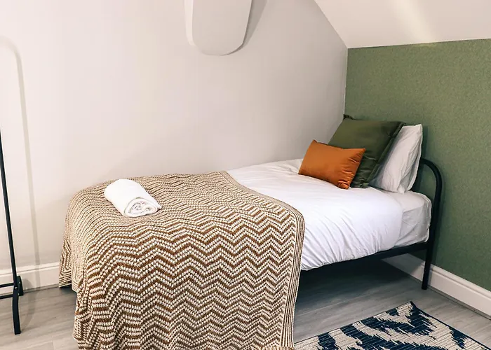 Spacious Stylish With Free Parking 10 Mins To Centre & Ao Arena Ideal For Groups & Long מנצ'סטר