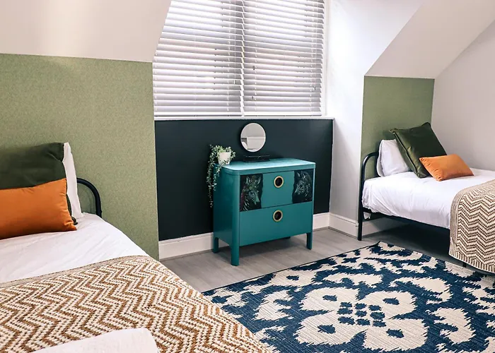 Spacious Stylish With Free Parking 10 Mins To Centre & Ao Arena Ideal For Groups & Long בית נופש *