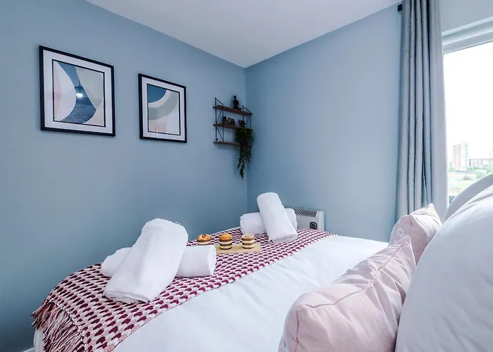 New! Stunning 2-bed In By 53 Degrees Property, Amazing Location - Sleeps 6! Apartament