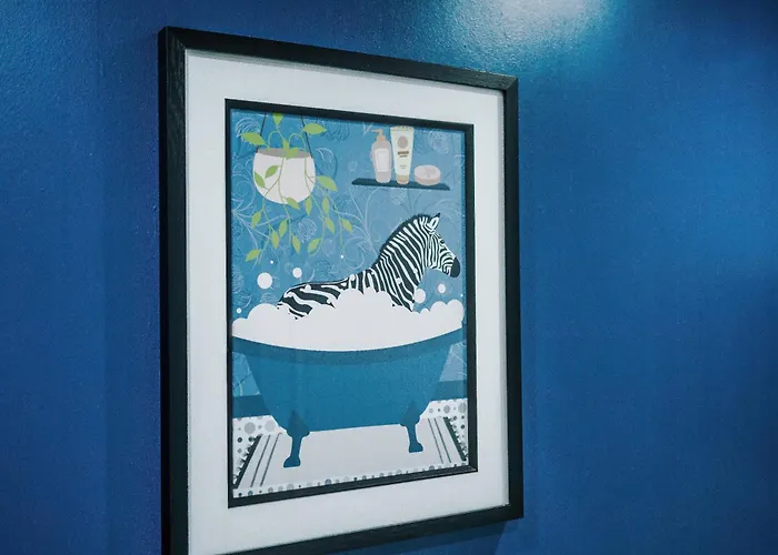 New! Stunning 2-bed In By 53 Degrees Property, Amazing Location - Sleeps 6! *