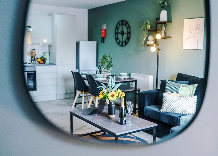 New! Stunning 2-bed In By 53 Degrees Property, Amazing Location - Sleeps 6! Apartament