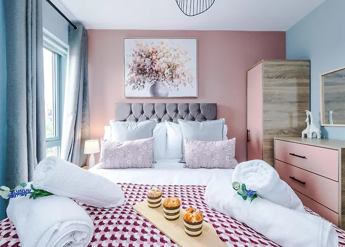 New! Stunning 2-bed In By 53 Degrees Property, Amazing Location - Sleeps 6! *