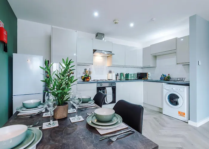 New! Stunning 2-bed In By 53 Degrees Property, Amazing Location - Sleeps 6! *