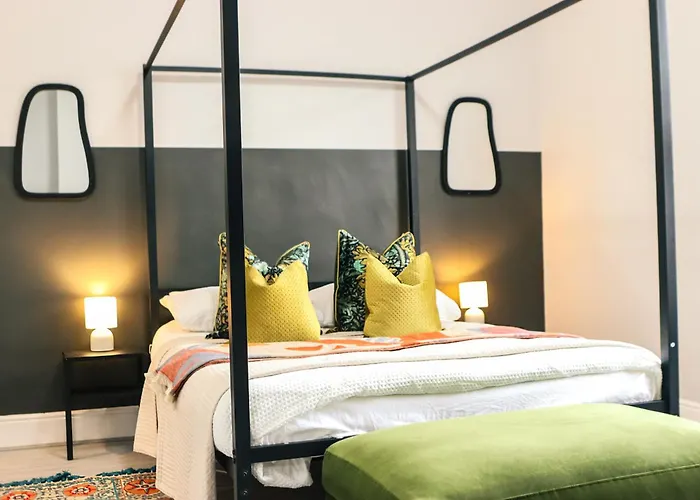 Spacious Stylish With Free Parking 10 Mins To Centre & Ao Arena Ideal For Groups & Long 펜션 맨체스터