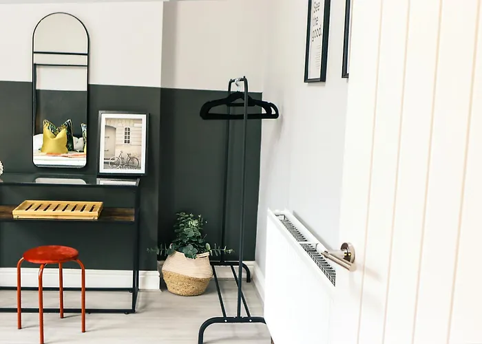 Spacious Stylish With Free Parking 10 Mins To Centre & Ao Arena Ideal For Groups & Long 度假居