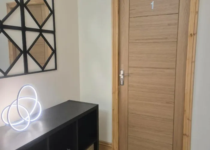 In 6 Minutes Drive To Victoria Station *