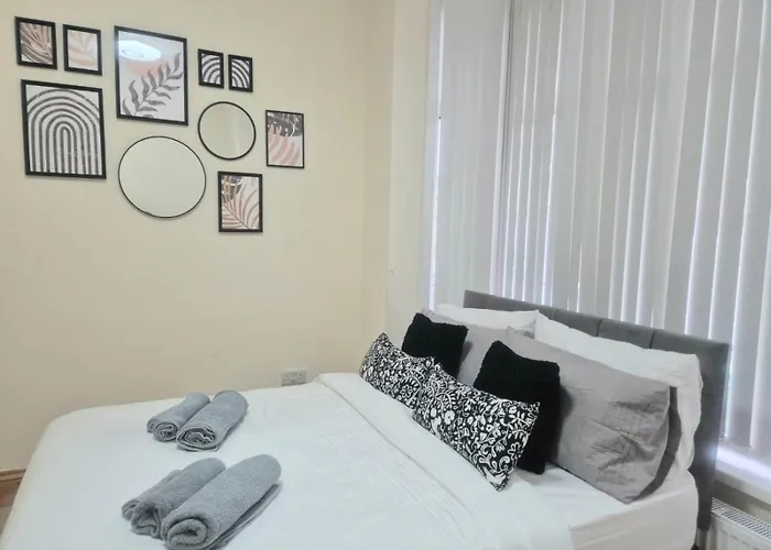 In 6 Minutes Drive To Victoria Station Ubytování v soukromí